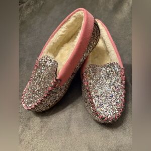 Lands’ End size 2 girls slippers